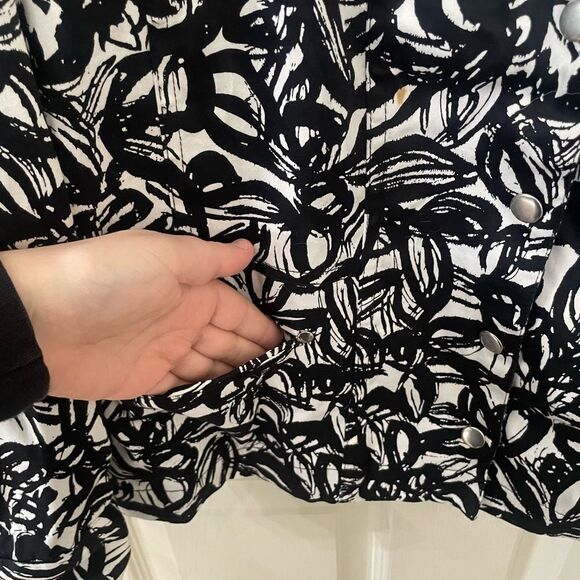 Laura Ashley Snap Closure Blazer with Pockets Medium - Picture 4 of 5